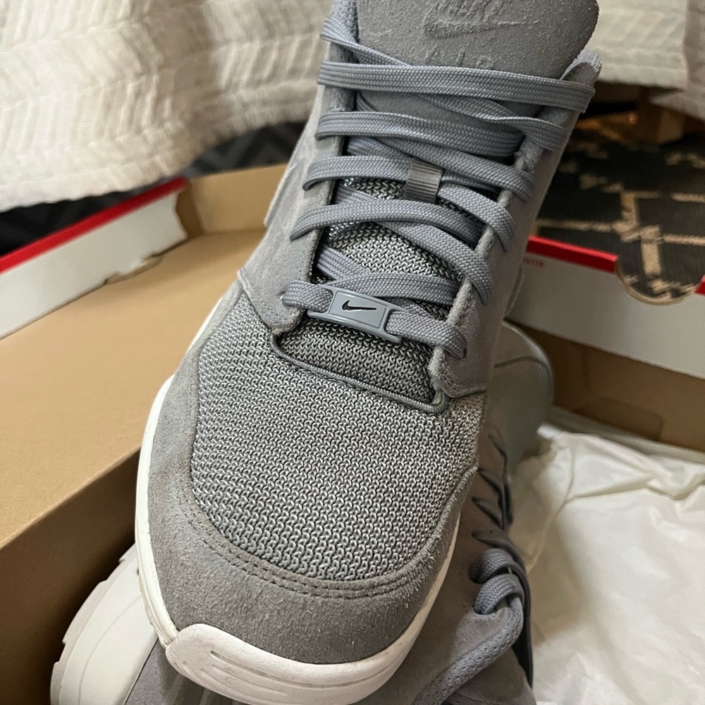 Nike Air entertainer Stealth/Blanc